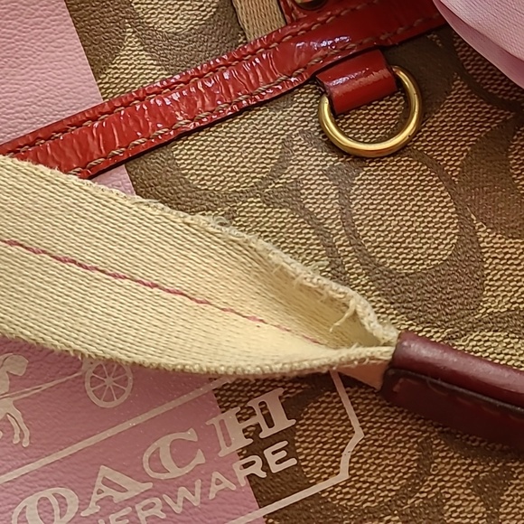 COACH Tote-Pre-loved. - Picture 7 of 16